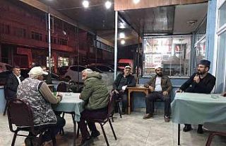 Cami imamı, cemaati için soluğu kahvehanede aldı