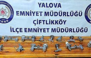 Camiden musluk bataryası çaldığı ileri sürülen...