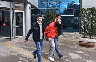 Canlı yayında uyuşturucu madde içen 2 şahıs...