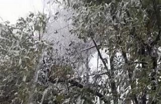 Çatalağzı beldesinde heyelan nedeniyle yol trafiğe...