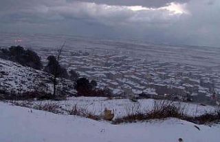 Çatalca beyaza büründü, karın tadını çocuklar...