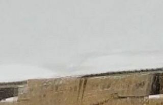 Çatının çökme anı saniye saniye kameralara yansıdı