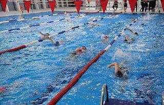 Çayırova’da yüzme şenliği