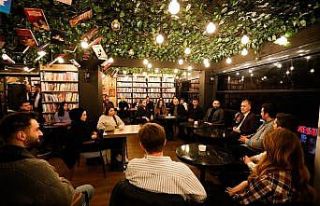 Çaylar Alper başkandan, sohbet gençlerden