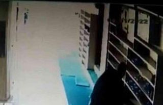 Cemaat namazda, hırsız iş başında