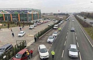 Çevre yolunda velilerin tehlikeli parkı