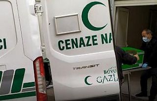 Cinnet getiren şahıs karısını 11 bıçak darbesiyle...