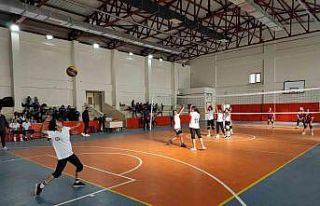 Cizre Emniyet Müdürlüğü öğrenciler için voleybol...