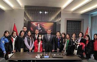 Cizre Spor Lisesi öğrencileri Emniyet Müdürü...