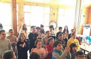 Çocuk korosunun minik üyeleri Ilgaz Dağı’nda...