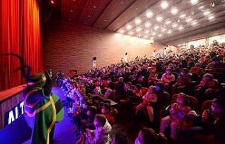 Çocuklar Altıeylül’ün tiyatro şenliğinde buluştu