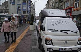 Çorlu’da yılın ilk karı sevindirdi