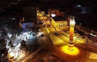 Çorum’da şehir içerisinde toplanan karlar Çomar...