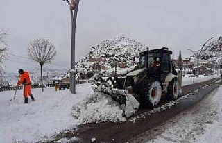 Çukurca Belediyesinden kar temizleme çalışması