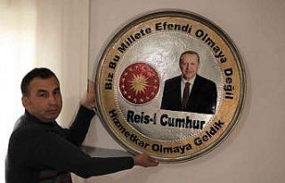 Cumhurbaşkanı Erdoğan’a üzerinde portresi bulunan...