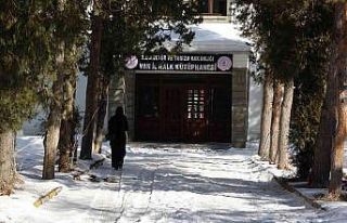 Cumhuriyet dönemi binası halk kütüphanesi oldu