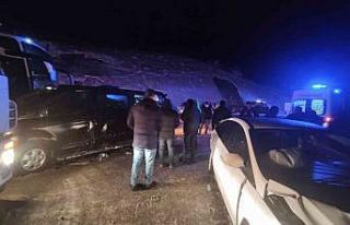 D100’de 8 araç birbirine girdi: 9 yaralı