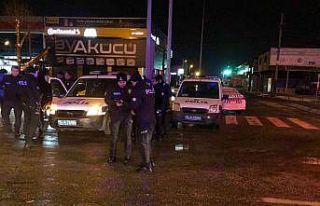 D-100’de polis otosu ile otomobil çarpıştı:...