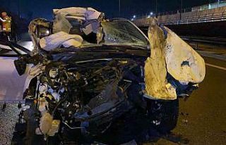 D-100’de tıra arkadan çarpan otomobil hurdaya...