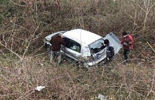 D-140 karayolunda kontrolden çıkan araç tarlaya...