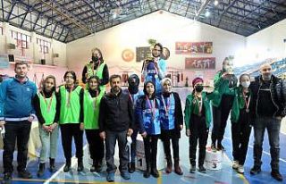 Dart şampiyonu Tuzcu ve Güzeldere