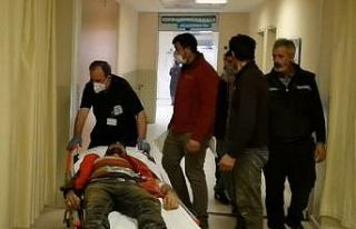 Demir bağlarken akıma kapıldı