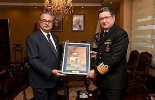 Deniz Kuvvetleri Komutanı Oramiral Özbal, Vali Su’yu...