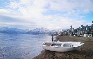 Deniz ve beyaz örtünün manzarası mest etti