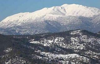 Denizli dağları beyaz gelinliğini giydi
