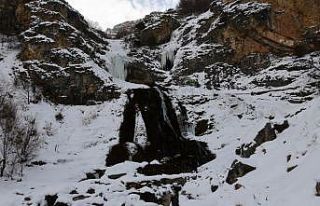 Derebağ Şelalesi’nde ’kış’ güzelliği