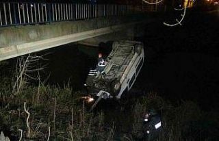 Dereye uçan minibüsteki sürücüyü kurtarmak için...