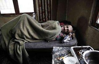 Derme çatma evde kötü koşullar altında yaşayan...