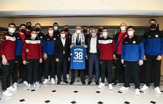 Develi Belediyesi Voleybol Kulübü’nden Üstündağ’a...