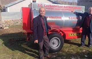 Devlet-atandaş işbirliğiyle köye yangın söndürme...