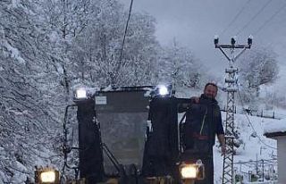 Devrek’te karla mücadele sürüyor