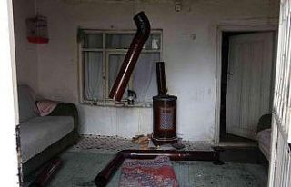 Devrilen soba boruları paniğe neden oldu