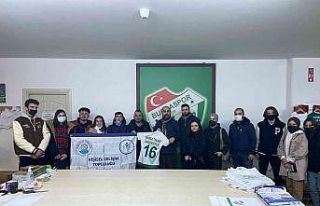 Dijital iş dünyası için üniversiteli mezunlar...