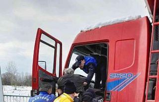 Direksiyon başında fenalaşan sürücüye zabıta...