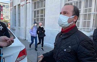 Direksiyondayken telefona bakan 2 taksici cezadan...