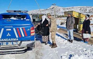 Diyaliz hastası kadının yardımına jandarma yetişti