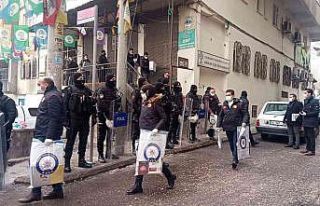 Diyarbakır’da DBP il binasında 7 saat süren arama...
