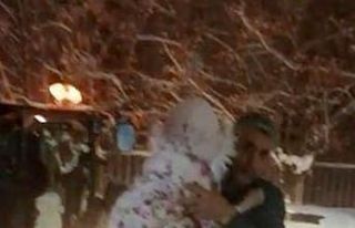 Diyarbakır’da ekipler, aniden rahatsızlanan iki...