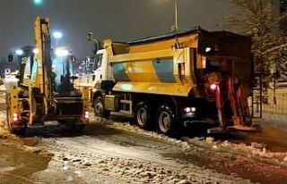 Diyarbakır’da kar mücadelesi aralıksız sürüyor