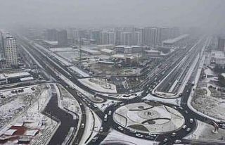 Diyarbakır’da kar yağışı trafik kazalarına...