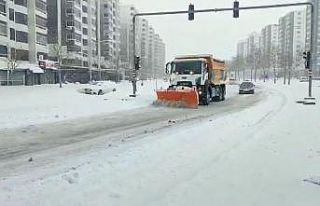 Diyarbakır’da karla mücadele çalışmaları aralıksız...