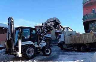 Doğanşehir Belediyesi karla mücadeleye devam ediyor