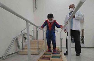 Doktorların ‘yürüyemez’ dediği küçük Abbas,...