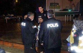 Dolandırıcılık suçundan aranan kişi polisten...