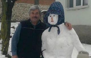 Domaniç’te hayal gücünü zorlayan kardan kadınlar...