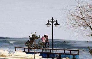 Donan baraj gölünün manzarası kartpostallık görüntü...